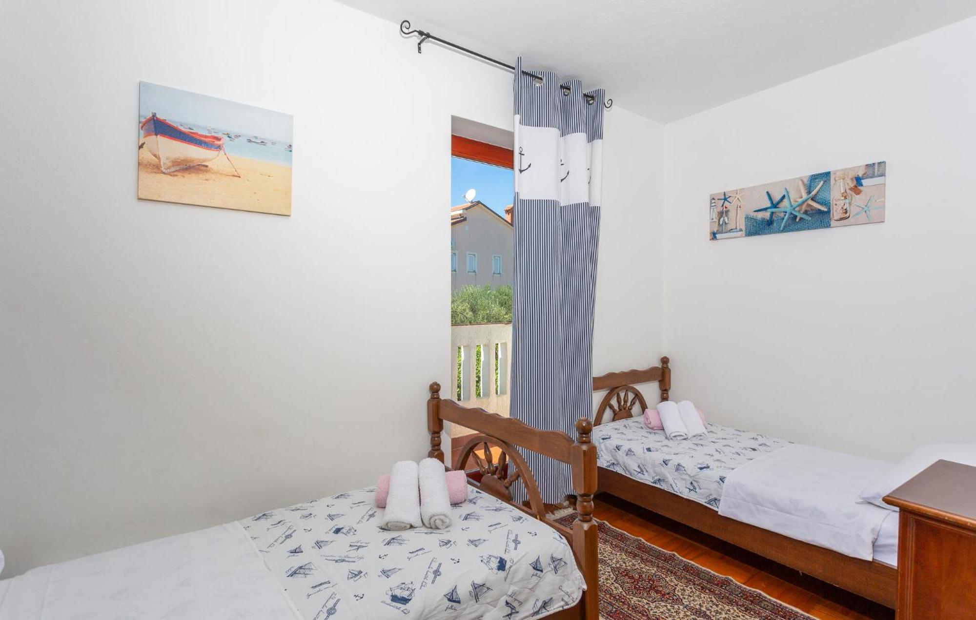 3 Bedroom Stunning Apartment In Krk Krk Town Luaran gambar