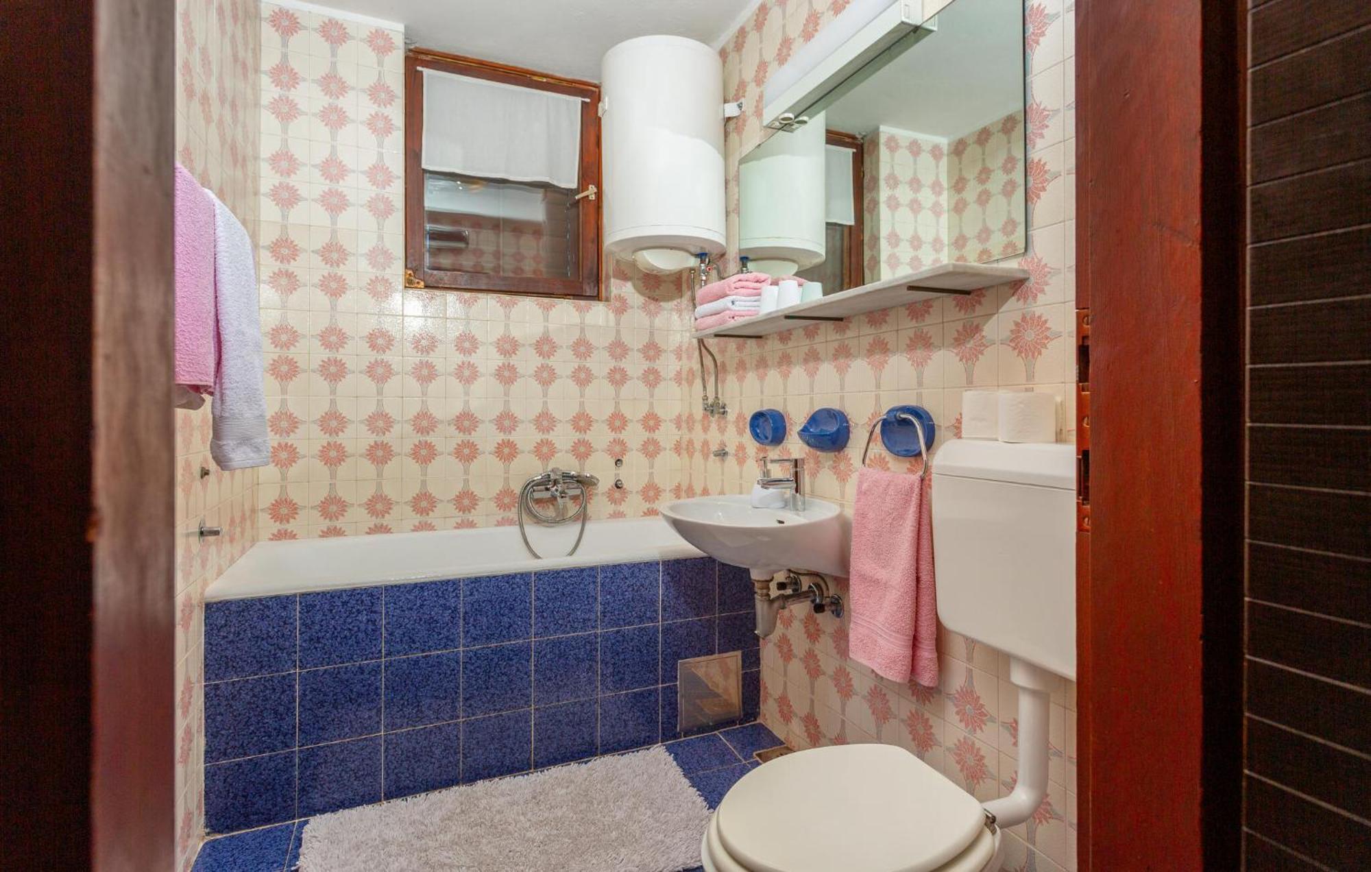 3 Bedroom Stunning Apartment In Krk Krk Town Luaran gambar