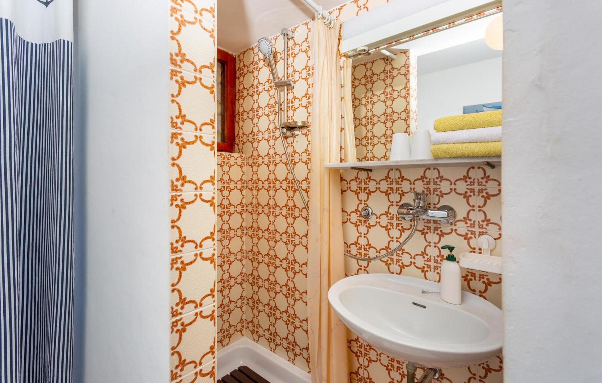 3 Bedroom Stunning Apartment In Krk Krk Town Luaran gambar